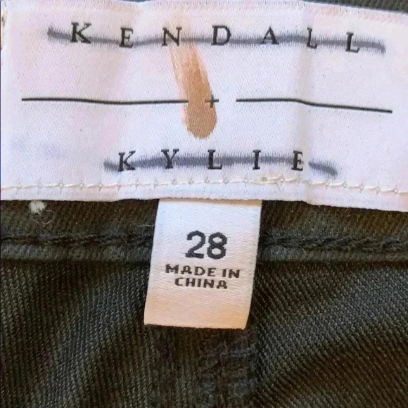 Kendall and Kylie women’s jeans. - Picture 3 of 4